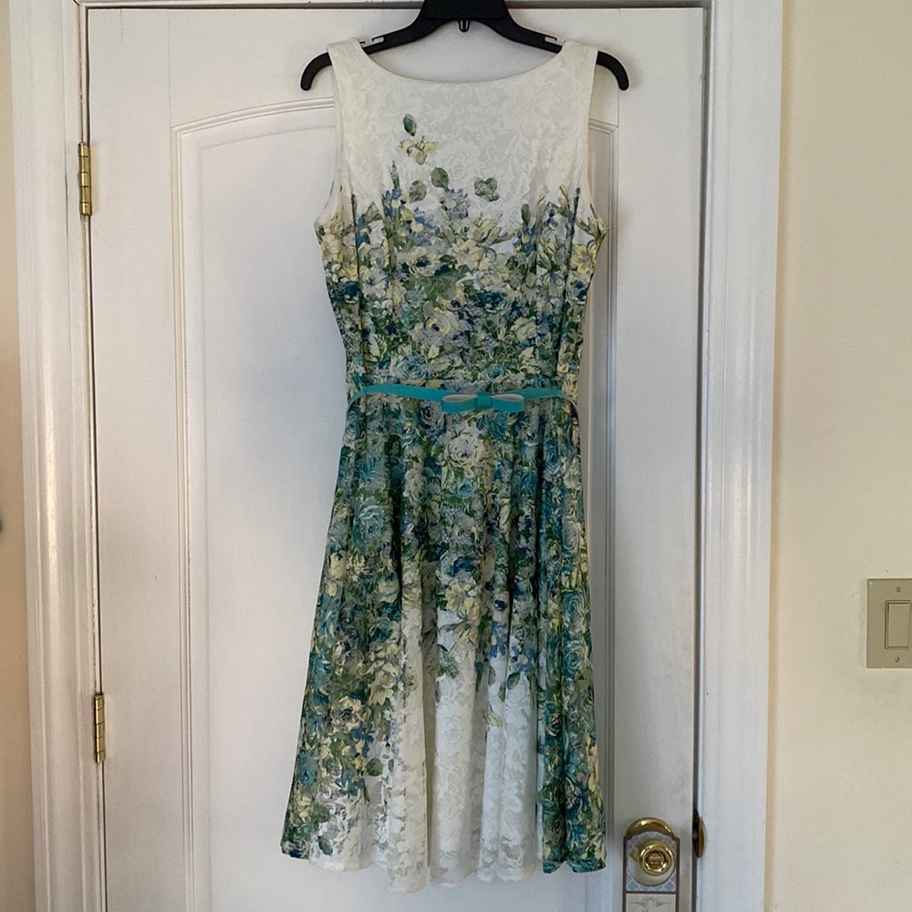 Floral dress with lace.